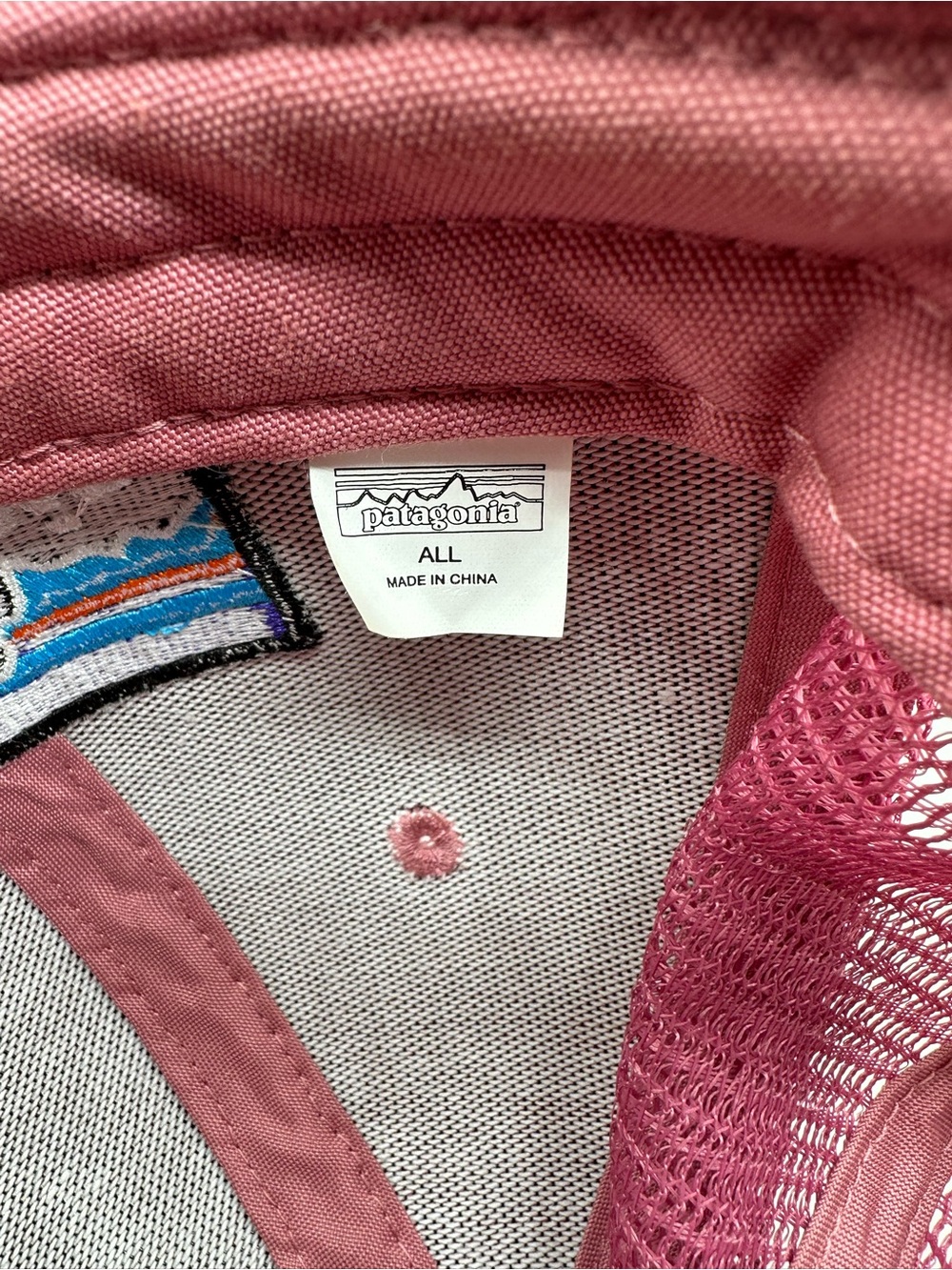 Patagonia P-6 Logo Trucker Hat Unisex OSFA Pink Mesh - Picture 8 of 10